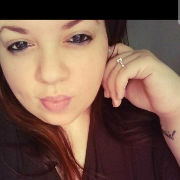 Meet your Posher, Dee - Picture 1 of 1